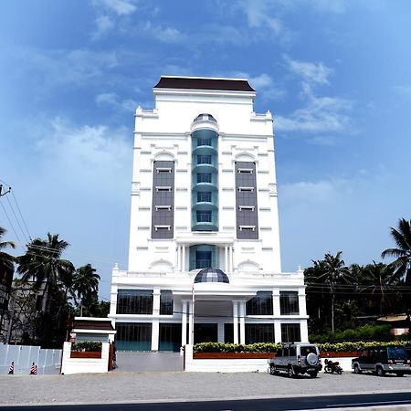 Hotel Karthika Park Kazhakuttam Esterno foto