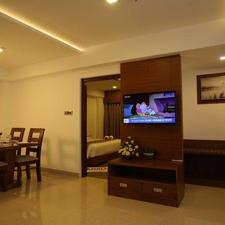 Hotel Karthika Park Kazhakuttam Esterno foto