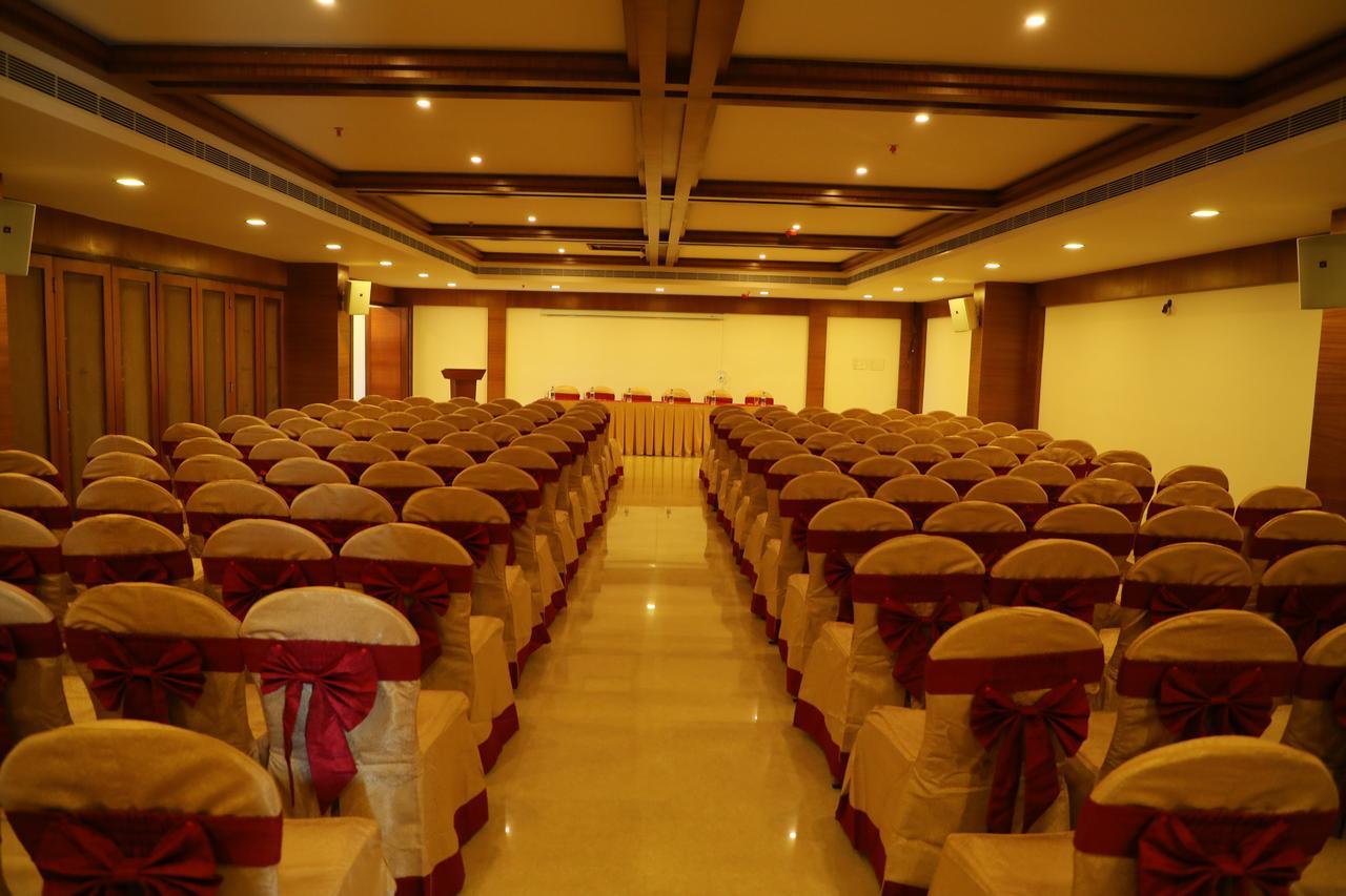 Hotel Karthika Park Kazhakuttam Esterno foto