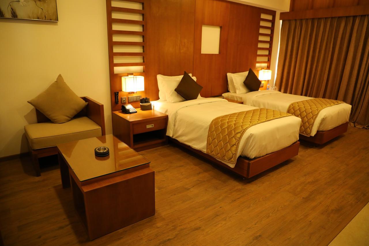 Hotel Karthika Park Kazhakuttam Esterno foto