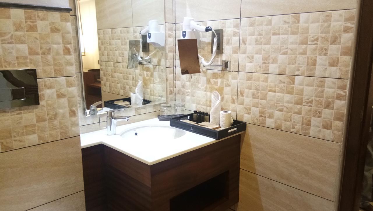 Hotel Karthika Park Kazhakuttam Esterno foto