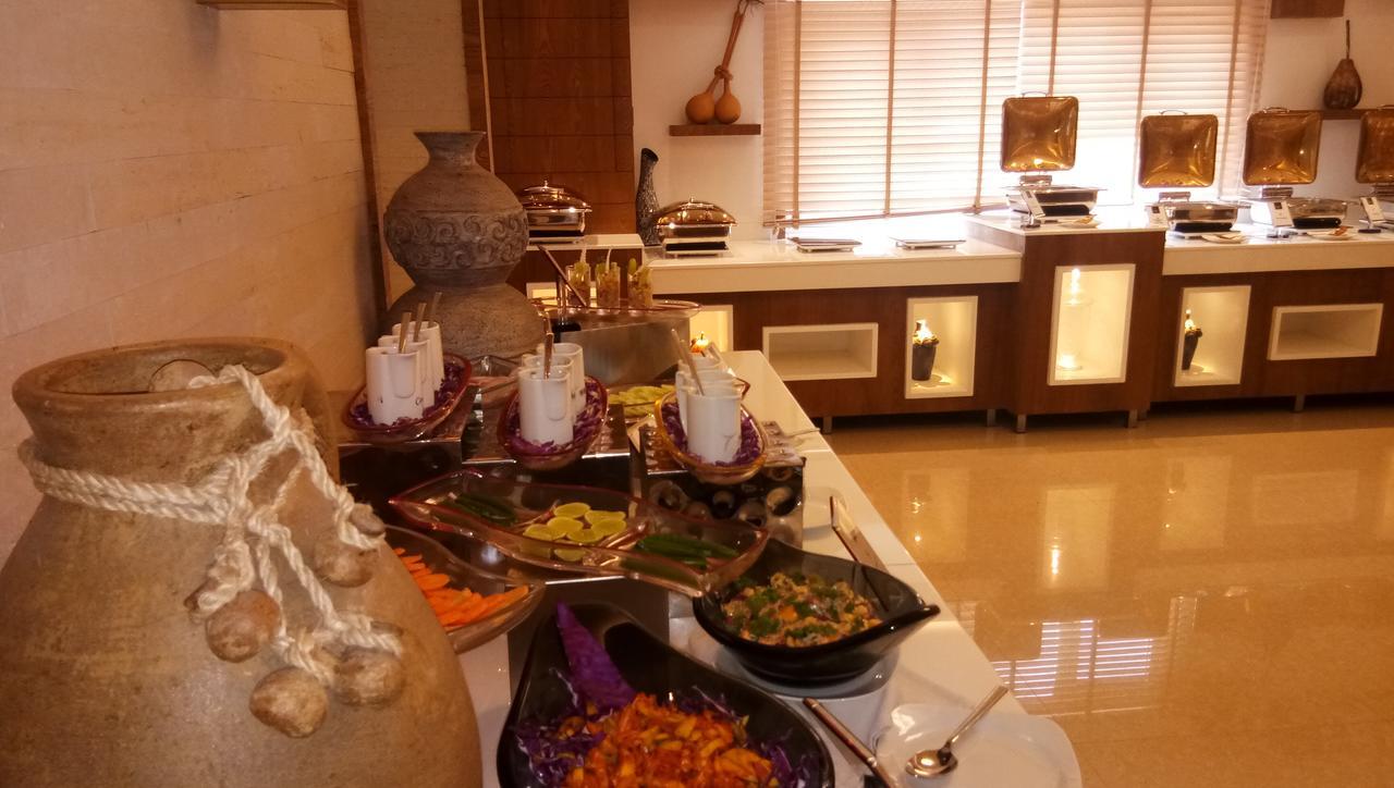Hotel Karthika Park Kazhakuttam Esterno foto