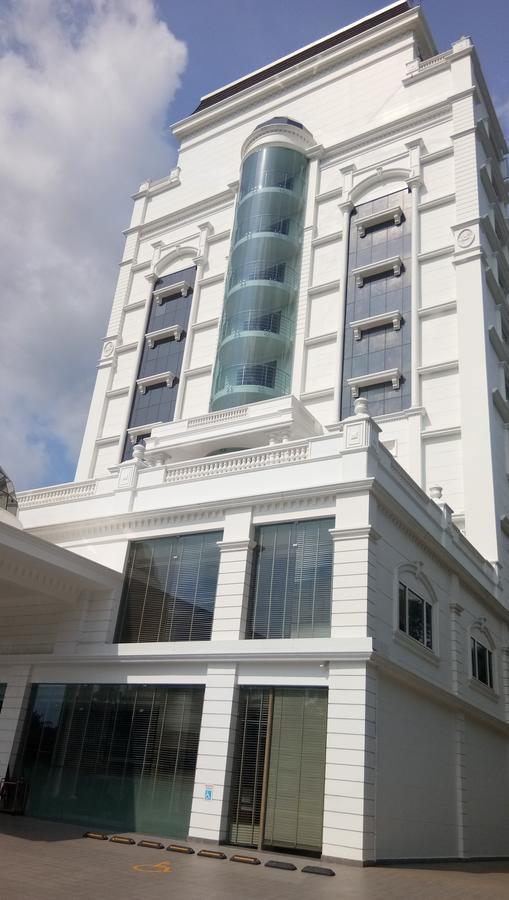 Hotel Karthika Park Kazhakuttam Esterno foto