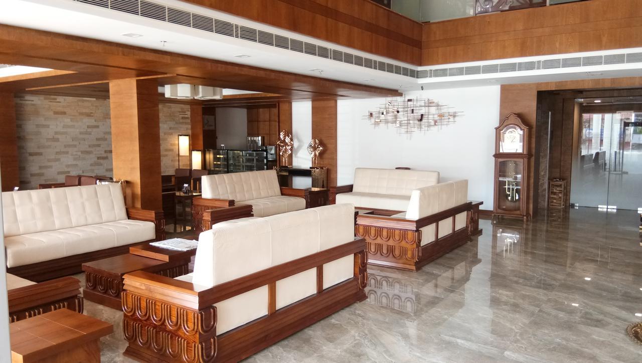 Hotel Karthika Park Kazhakuttam Esterno foto