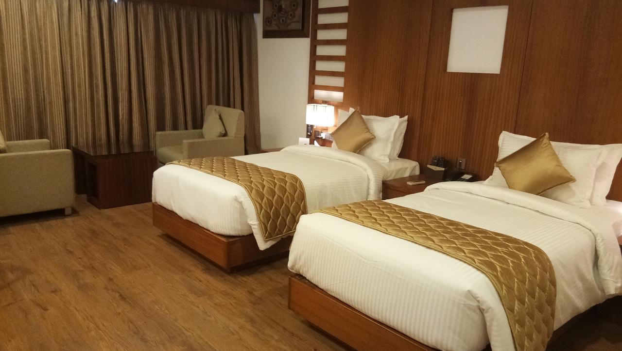 Hotel Karthika Park Kazhakuttam Esterno foto