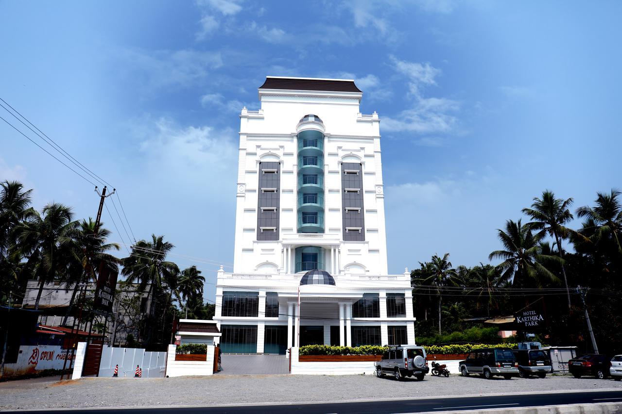 Hotel Karthika Park Kazhakuttam Esterno foto
